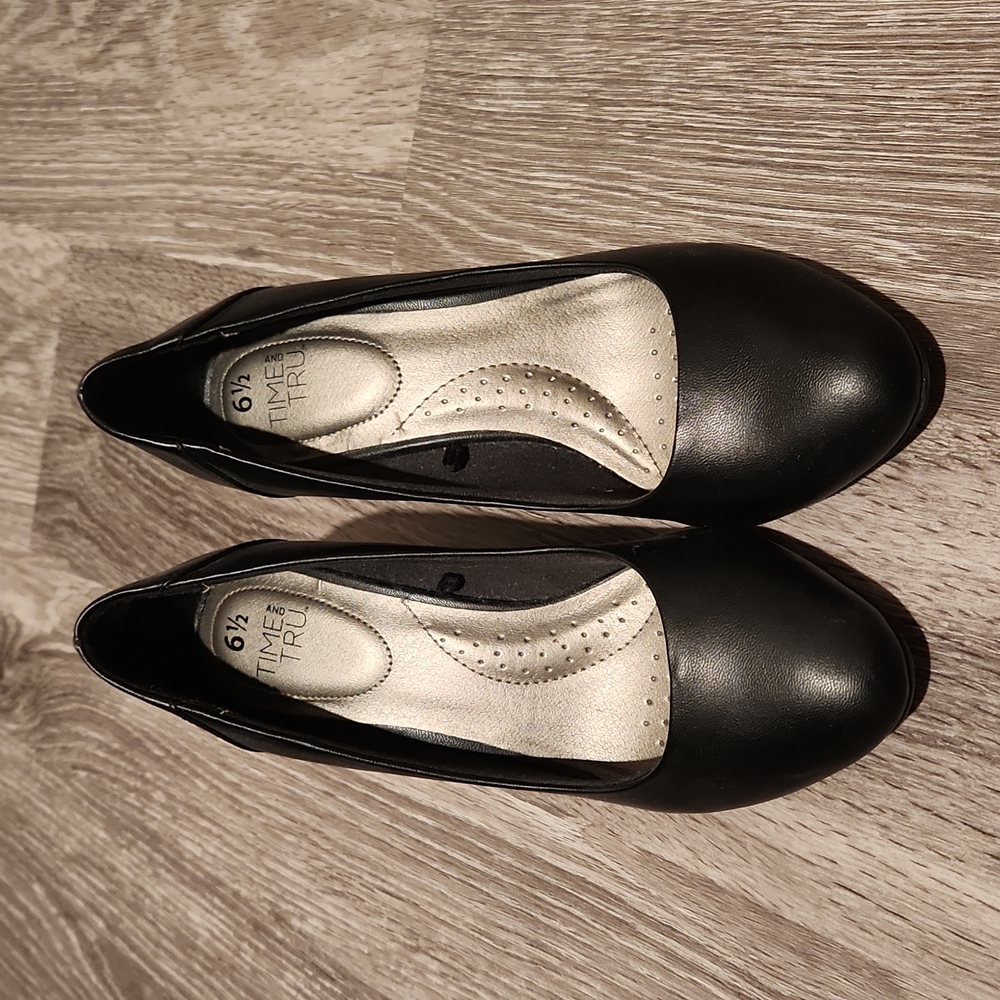 Women's Time and Tru black heels size 6.5